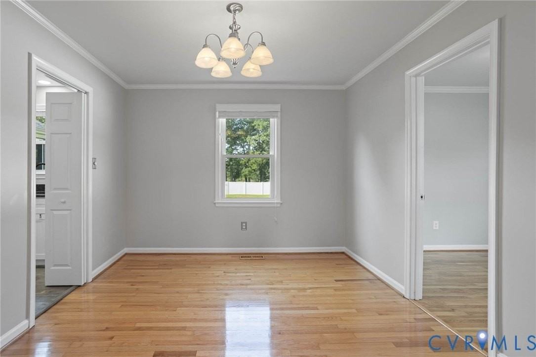 7219 Laurel Spring Rd - Photo 7 of 28