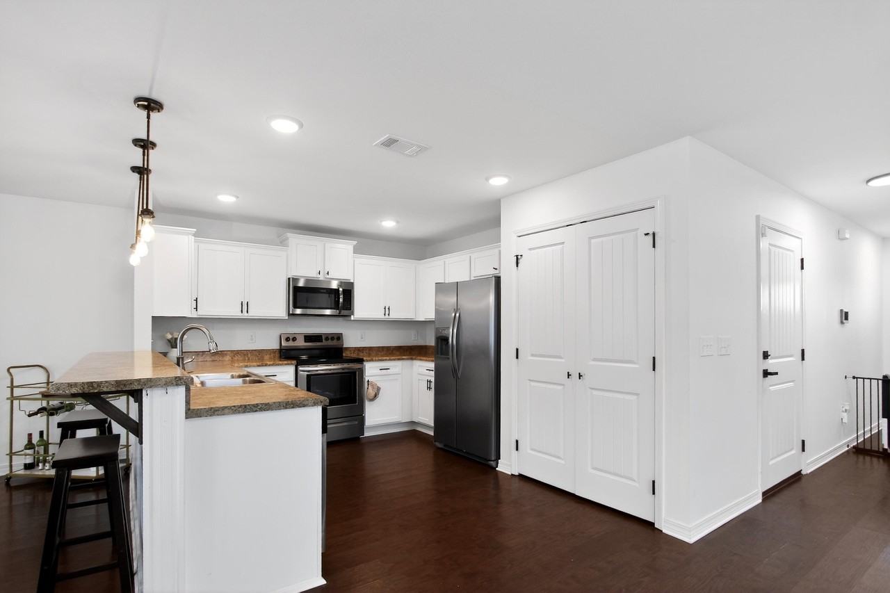 507 Eisenhower Dr - Photo 7 of 35