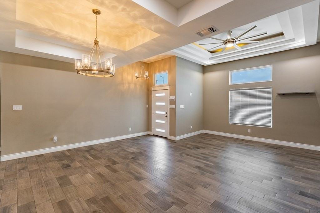 1817 Rebecca Ln - Photo 5 of 29