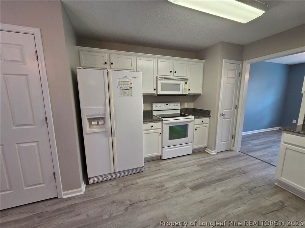 220 Loxley Ln - Photo 2 of 27