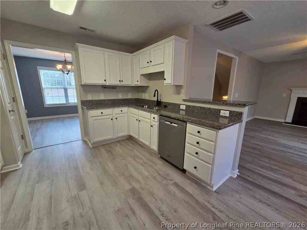 220 Loxley Ln - Photo 3 of 27