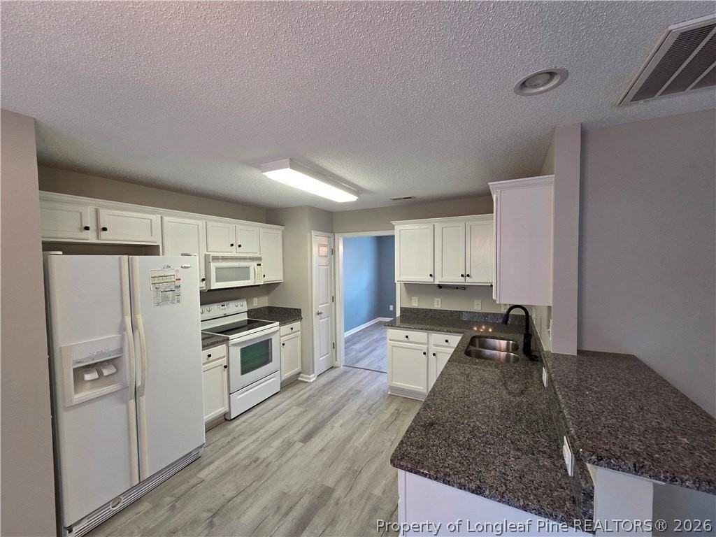 220 Loxley Ln - Photo 4 of 27