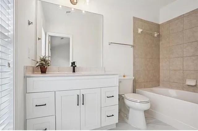 1386 Thornborough Dr - Photo 4 of 8