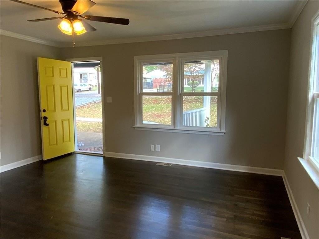 578 Oakhurst Dr - Photo 3 of 13