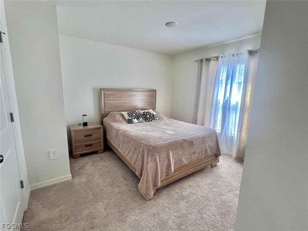 2425 Ne 7th Pl - Photo 6 of 17