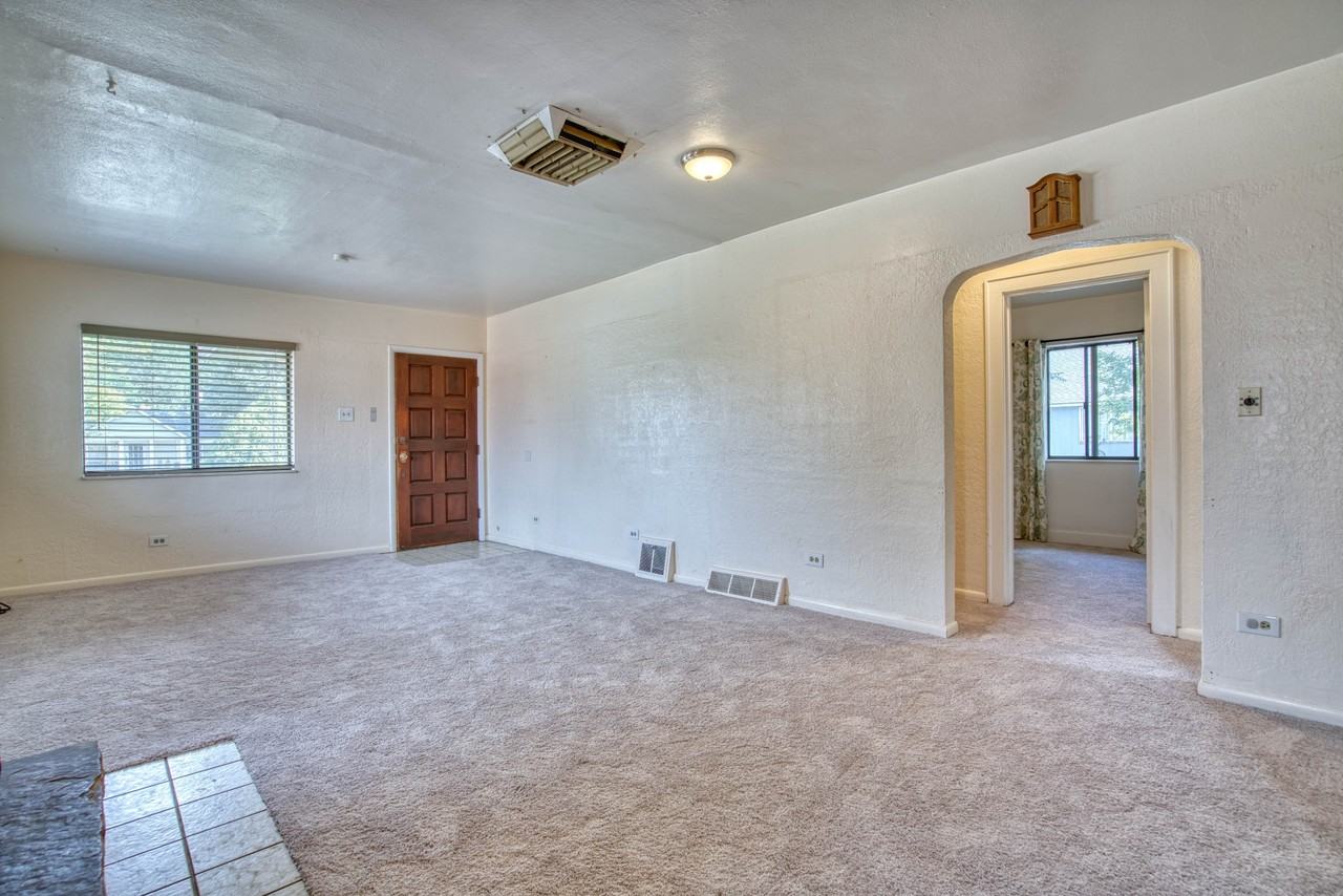 330 2nd St #1 - Photo 4 of 24