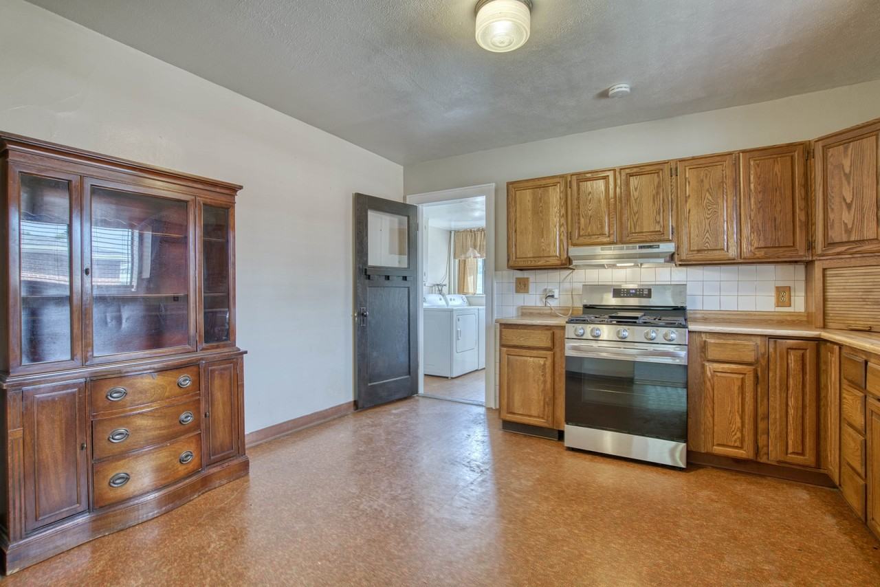 330 2nd St #1 - Photo 5 of 24