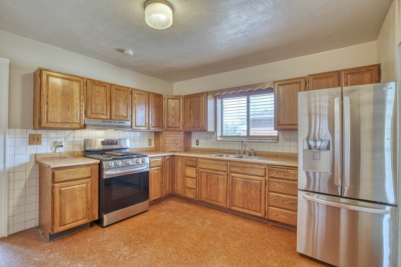 330 2nd St #1 - Photo 6 of 24