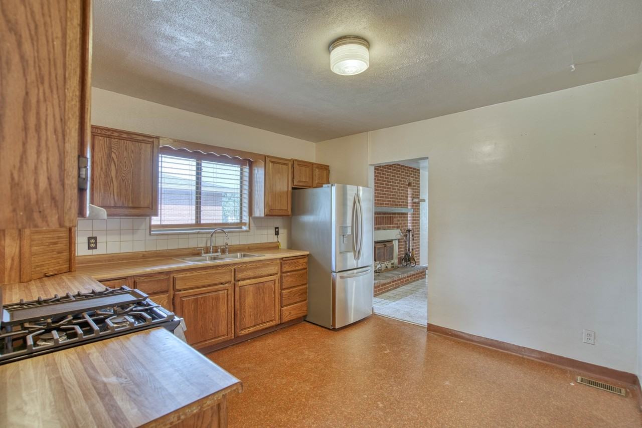 330 2nd St #1 - Photo 7 of 24