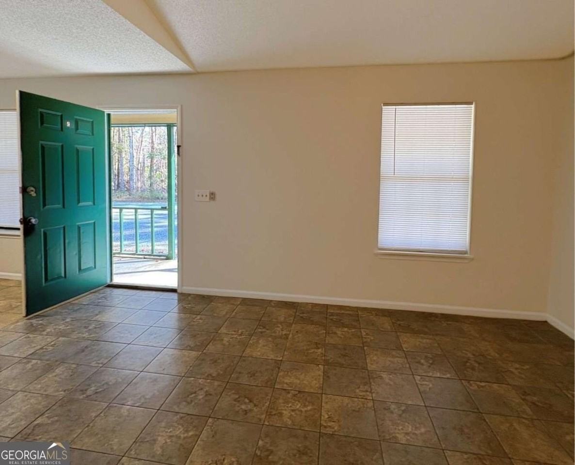 200 N West St Apt D - Photo 7 of 20