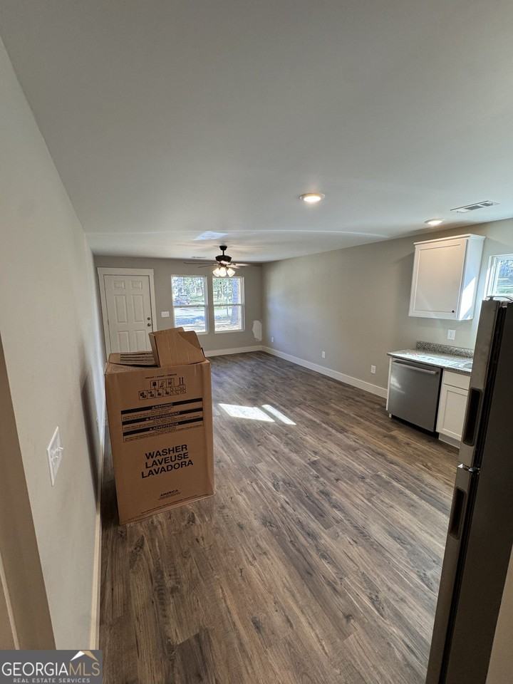 186 Maret St - Photo 3 of 16