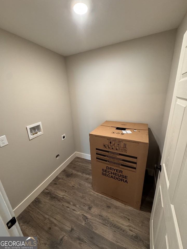 186 Maret St - Photo 6 of 16