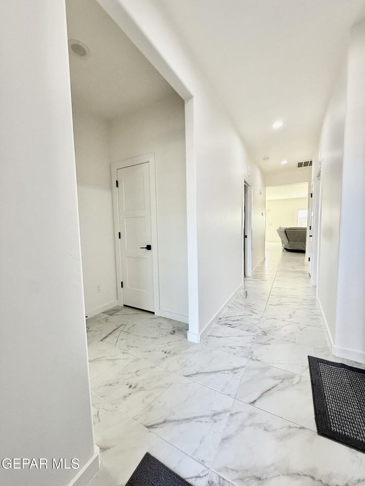 15052 Destination Ave - Photo 5 of 46