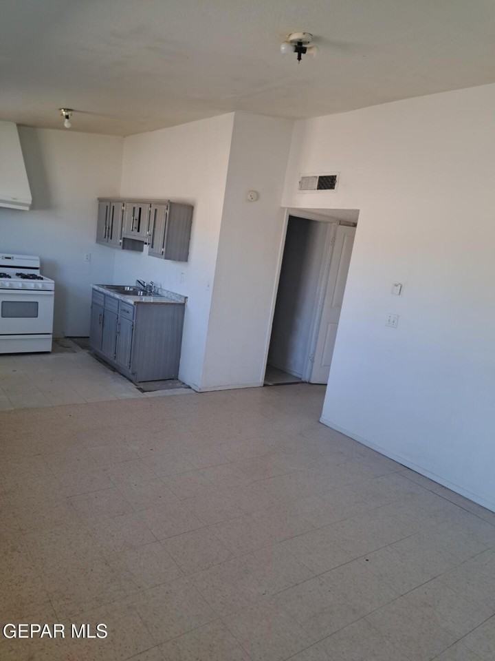 623 Ne Davis St - Photo 2 of 8