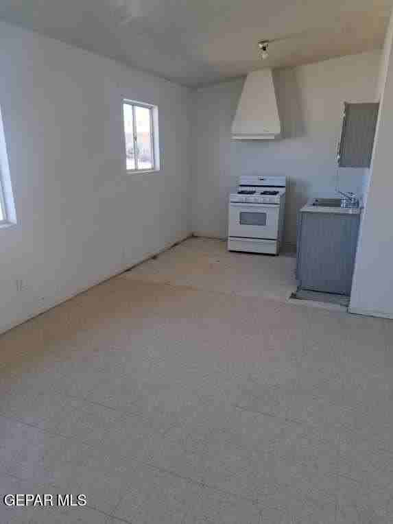 623 Ne Davis St - Photo 3 of 8