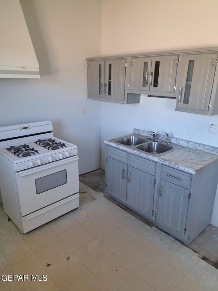 623 Ne Davis St - Photo 4 of 8