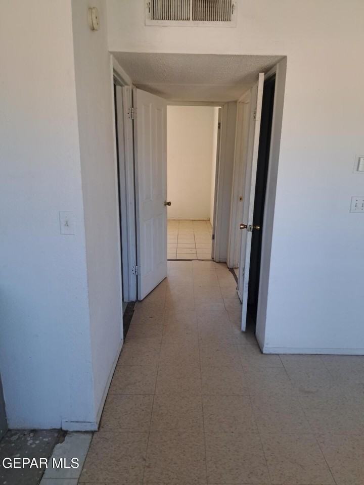 623 Ne Davis St - Photo 5 of 8