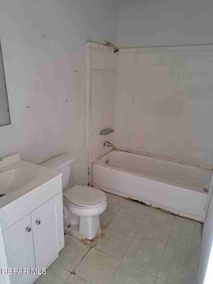 623 Ne Davis St - Photo 6 of 8