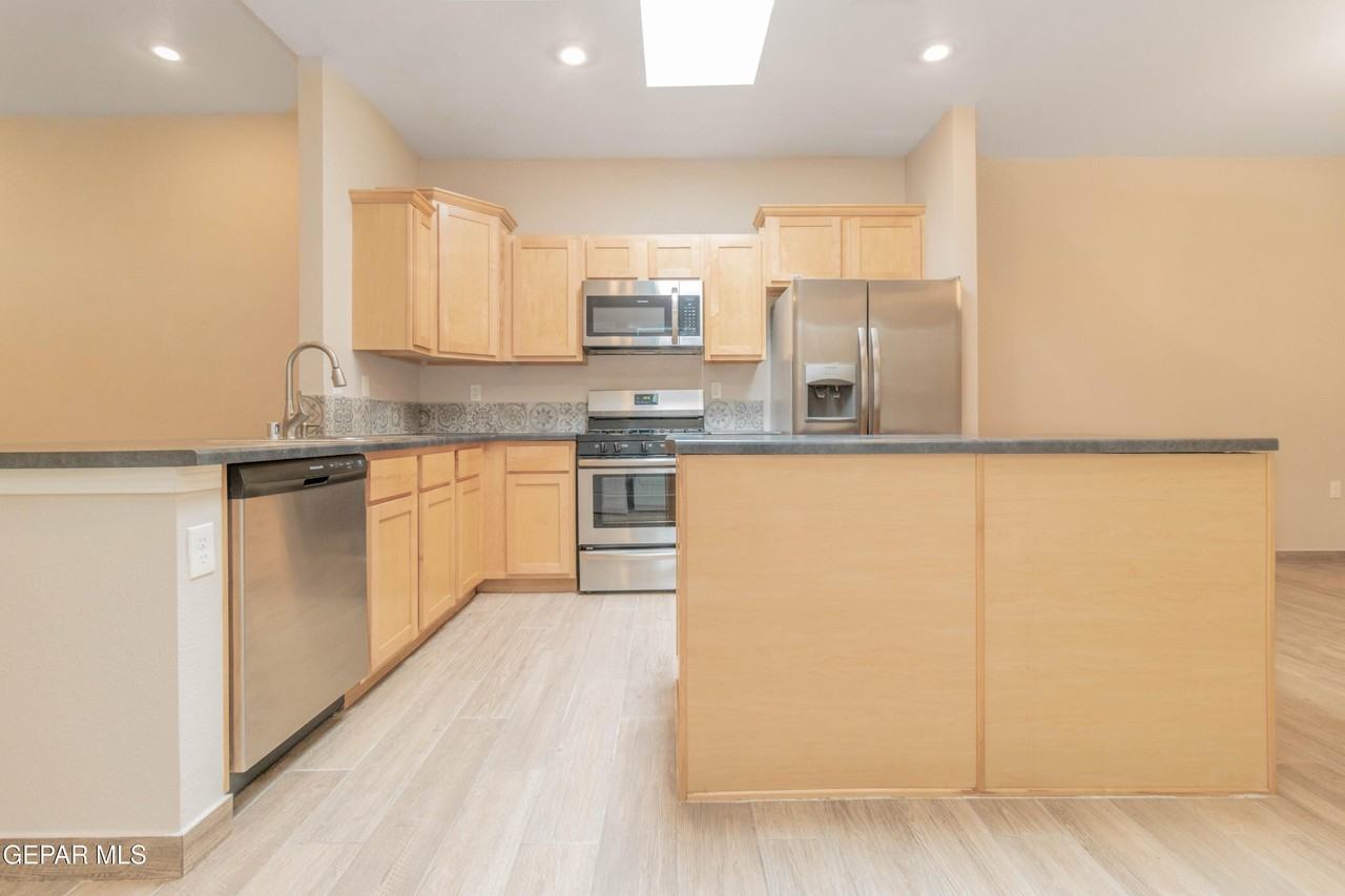 14993 Eddie Mullens Ct Unit B - Photo 3 of 31