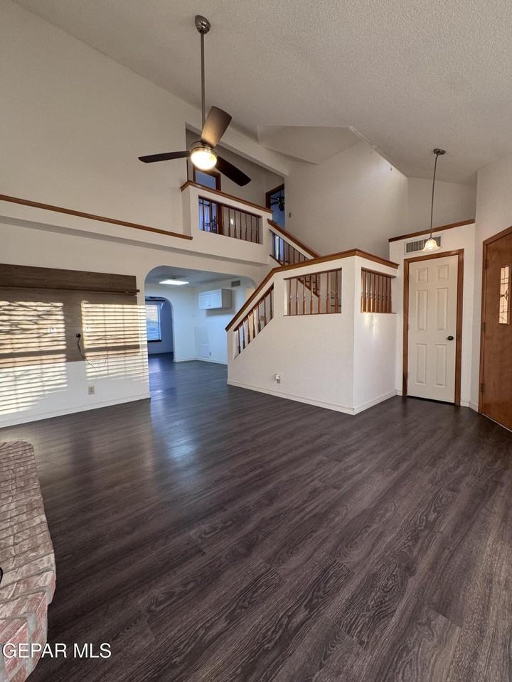 1128 Will Rand Dr - Photo 4 of 23