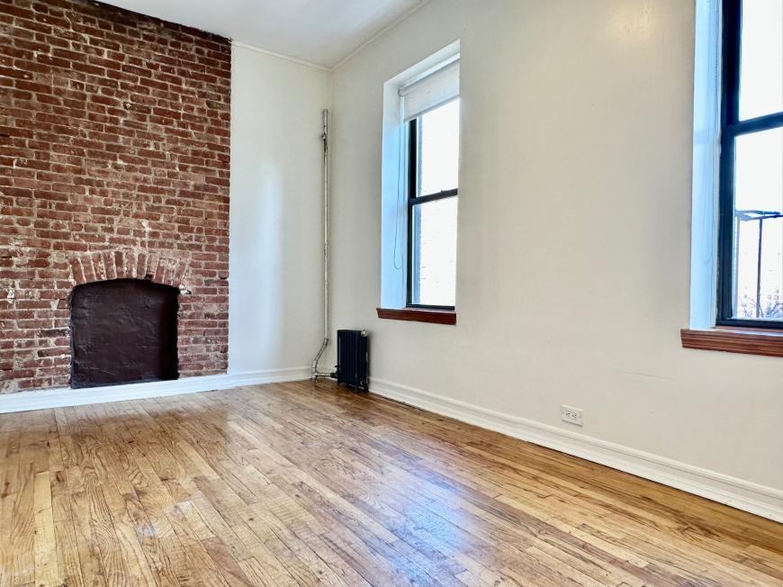 3133 Broadway - Photo 2 of 9