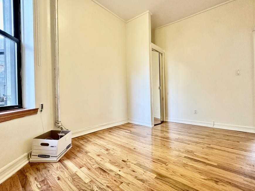 3133 Broadway - Photo 6 of 9