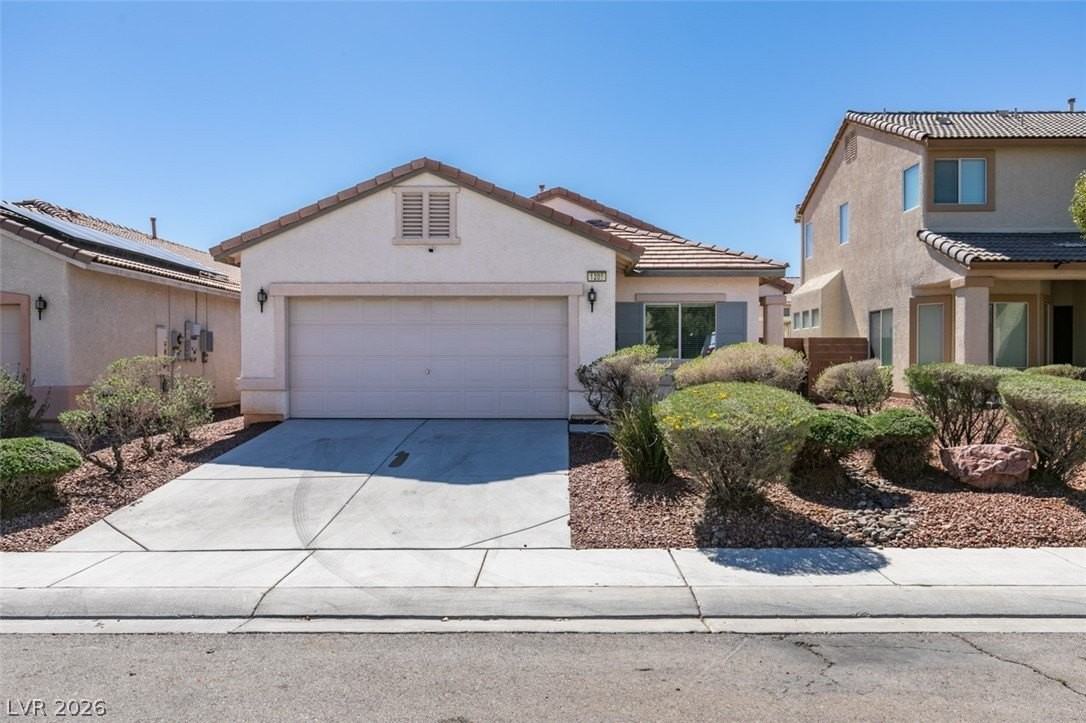 1209 Echo Beach Ave - Photo 5 of 32