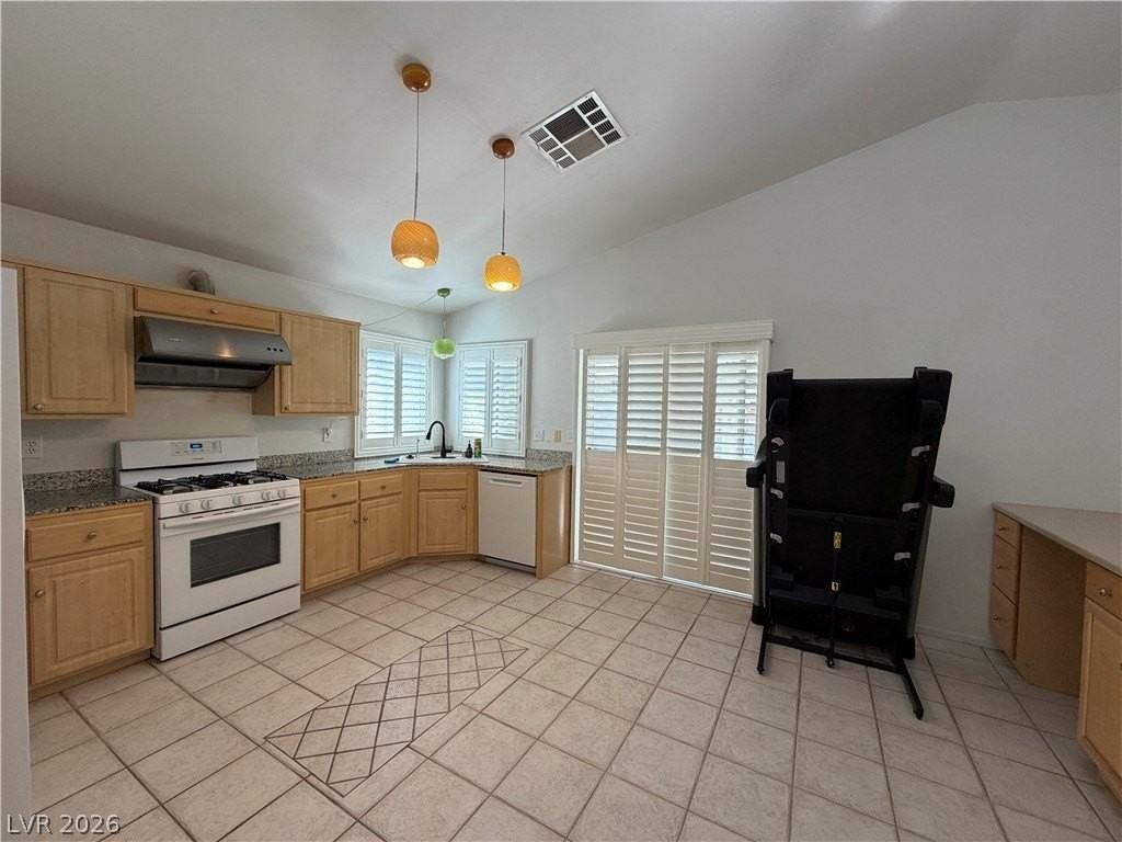 8319 Haven Cove Ave - Photo 5 of 21