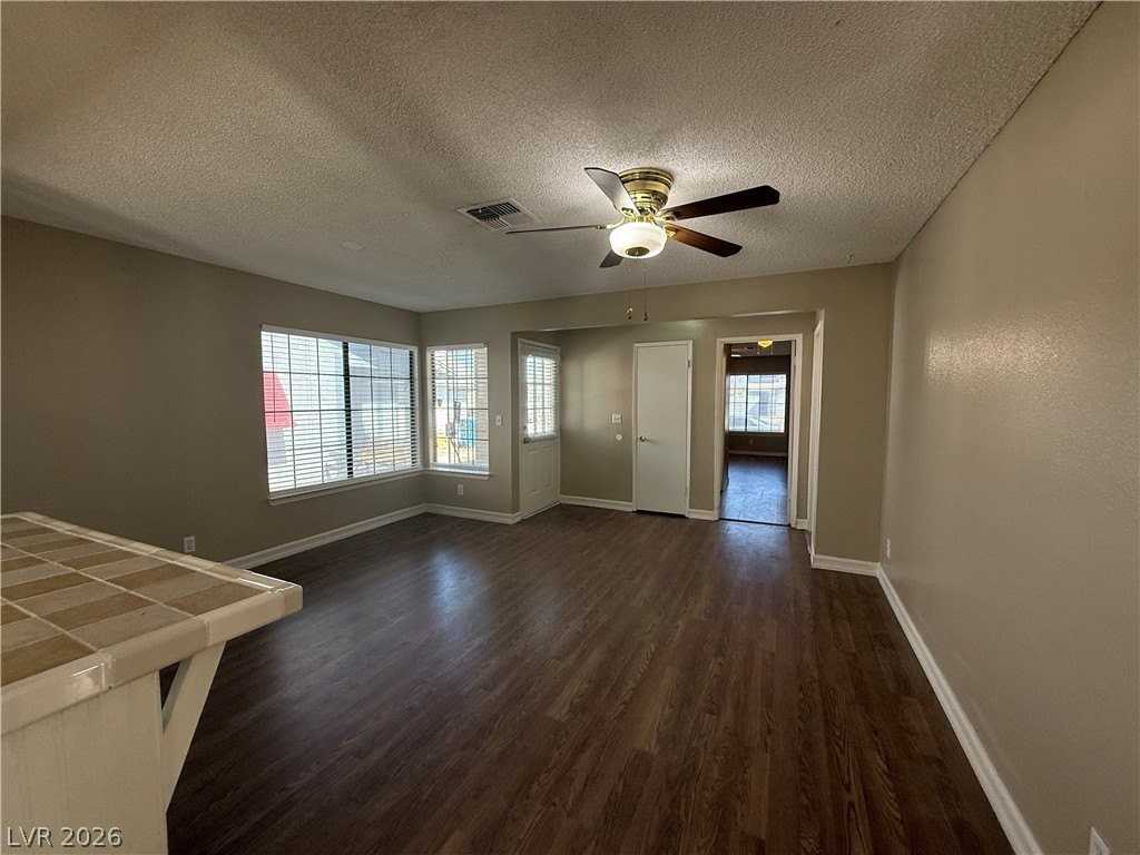 1912 Harvest Dr - Photo 2 of 16