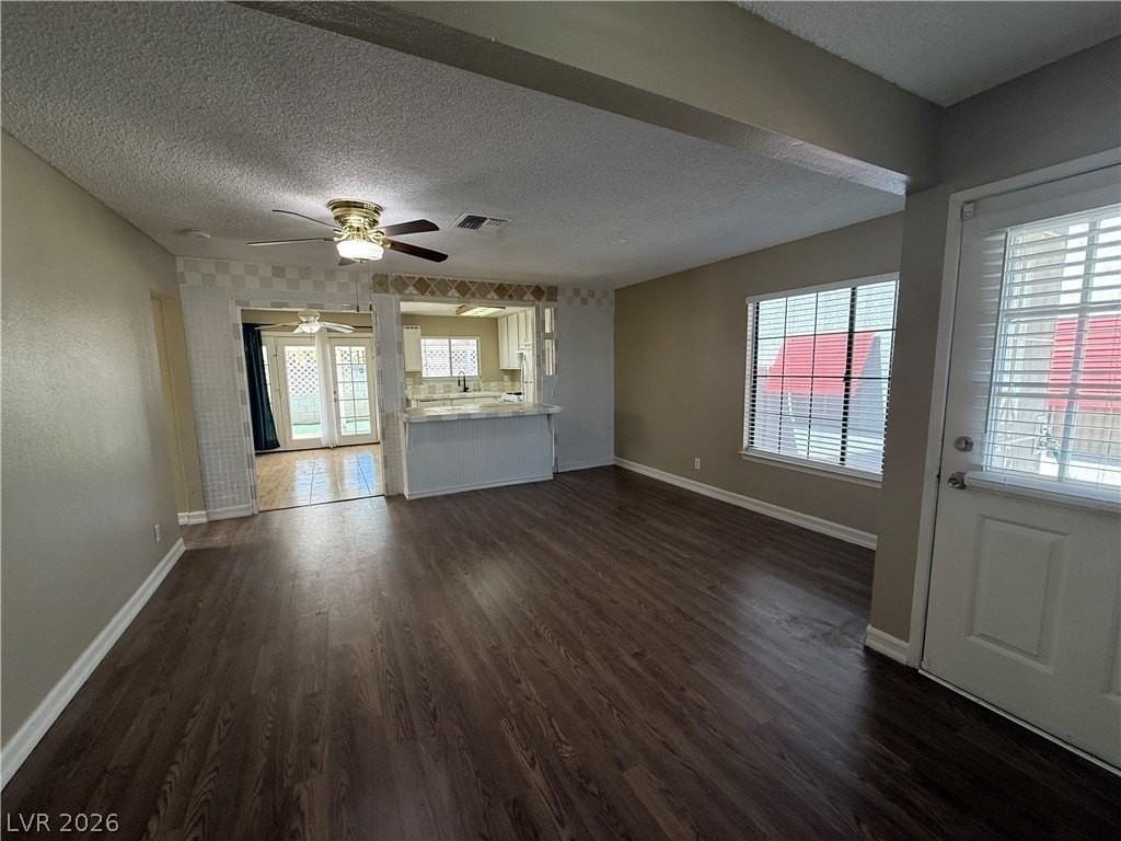 1912 Harvest Dr - Photo 3 of 16