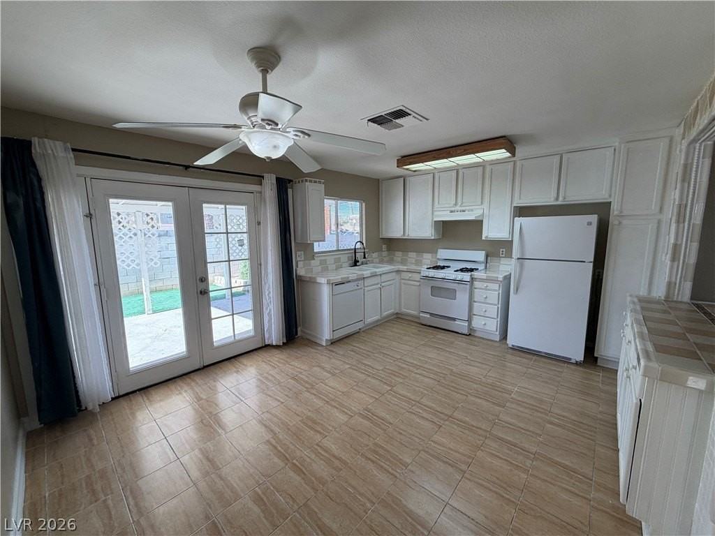 1912 Harvest Dr - Photo 4 of 16