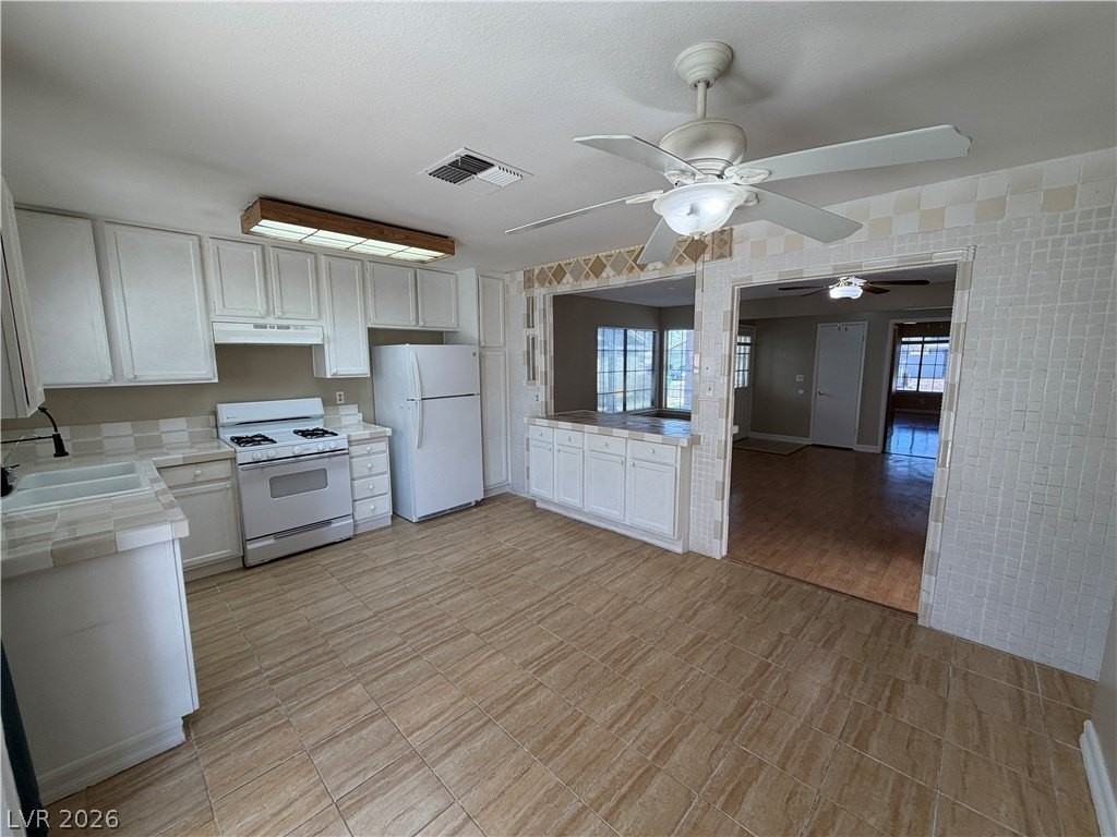 1912 Harvest Dr - Photo 5 of 16