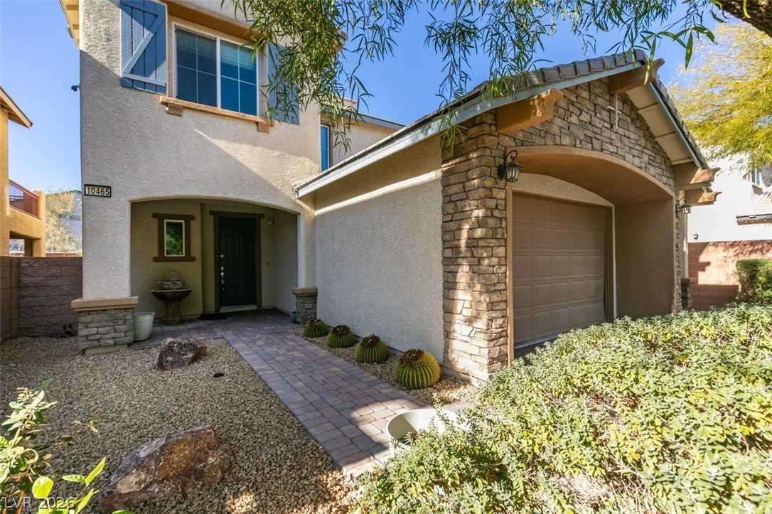 10465 Saddle Mountain St - Photo 3 of 50