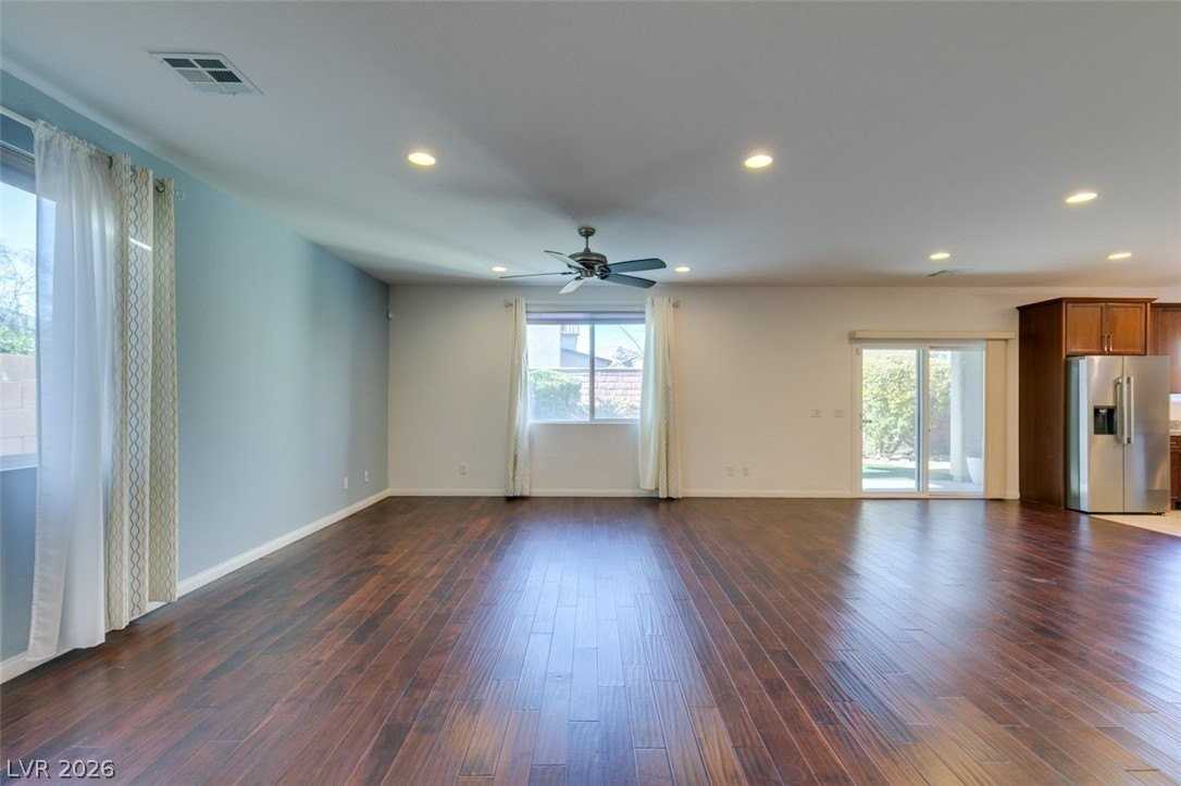 10465 Saddle Mountain St - Photo 7 of 50