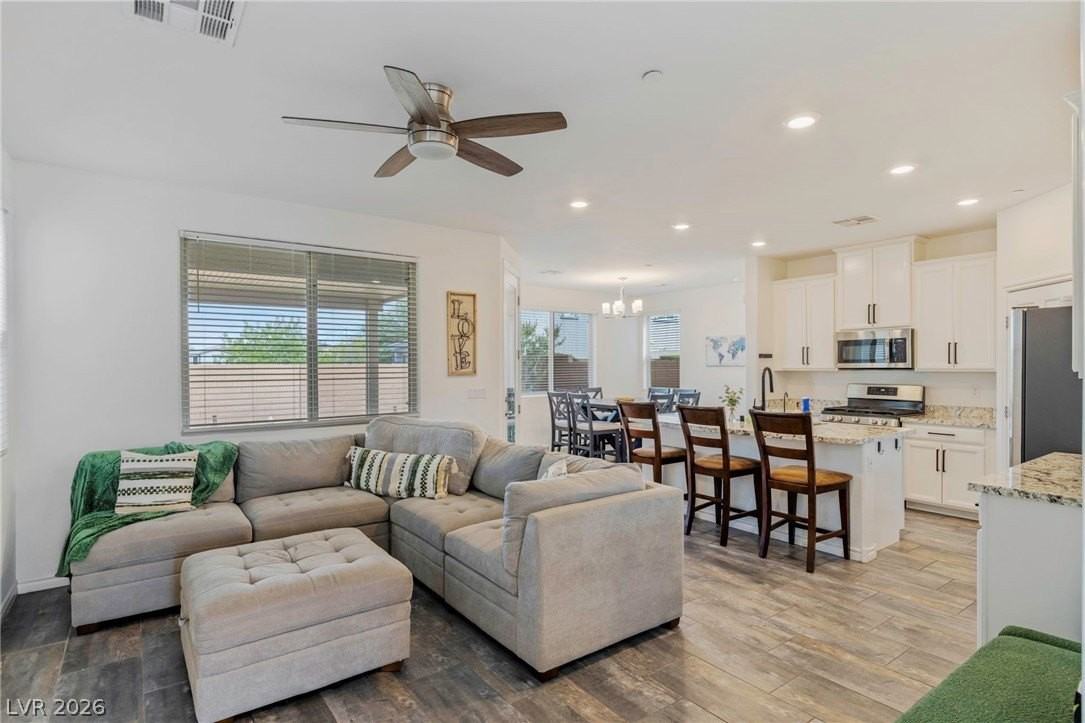 976 Bluebell Brook St - Photo 4 of 37