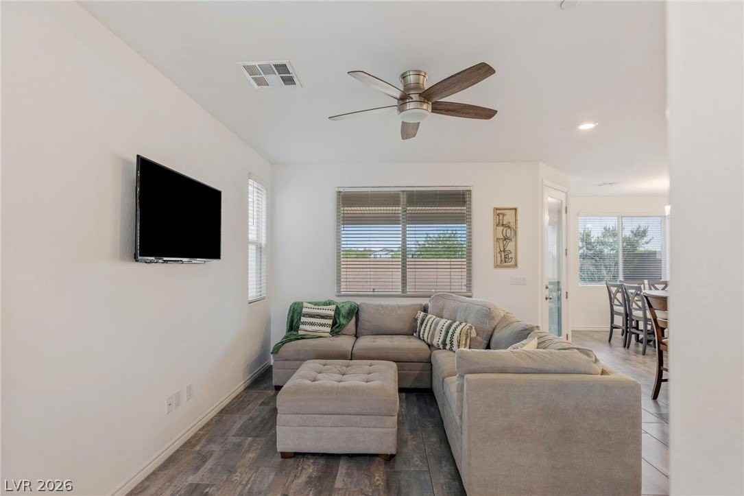 976 Bluebell Brook St - Photo 5 of 37