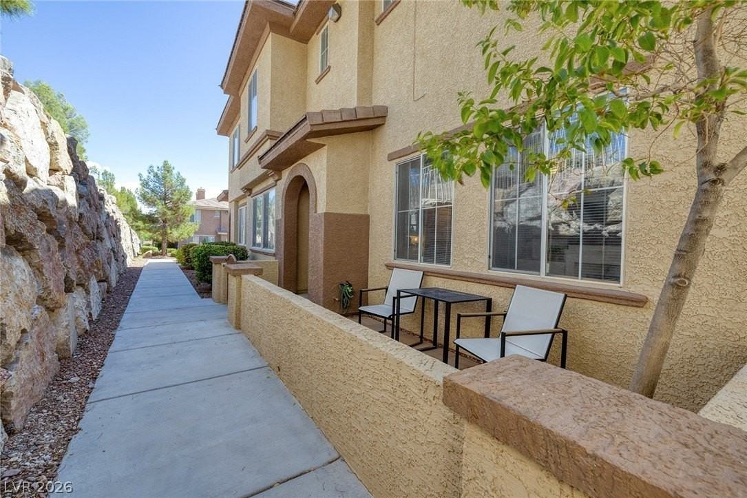 3975 Palm Beach St #102 - Photo 4 of 28