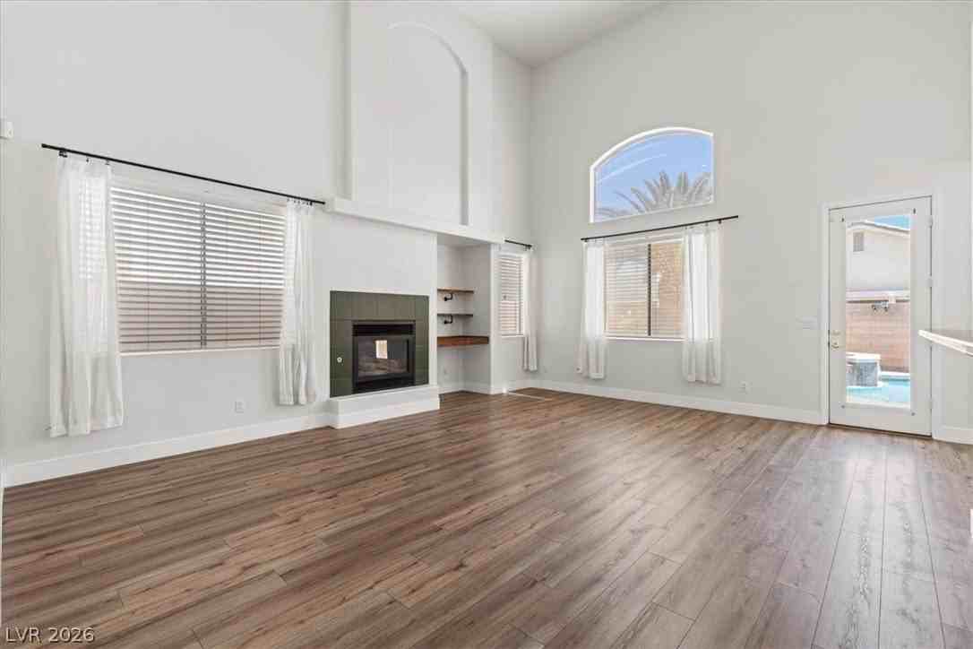 4905 Pounding Surf Ave - Photo 4 of 36