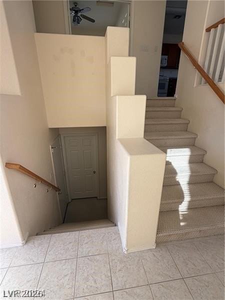 7042 Azure Beach St - Photo 4 of 21