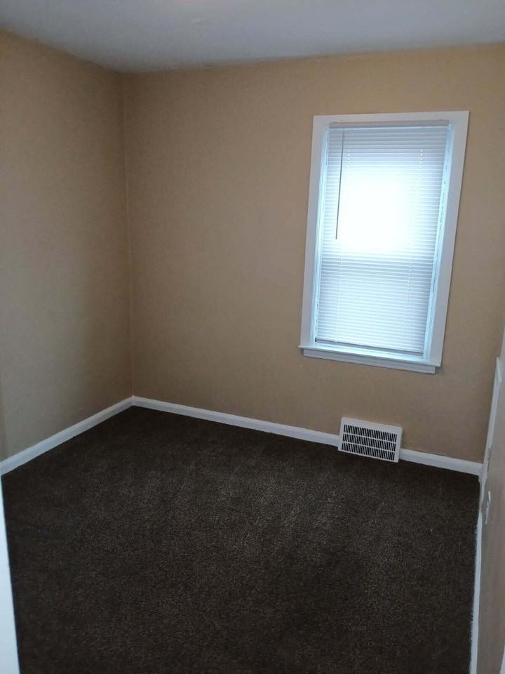 12075 Rossiter St - Photo 2 of 9