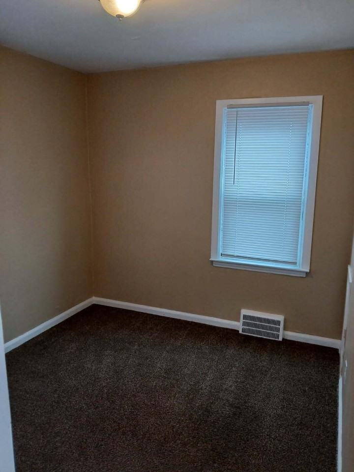 12075 Rossiter St - Photo 3 of 9