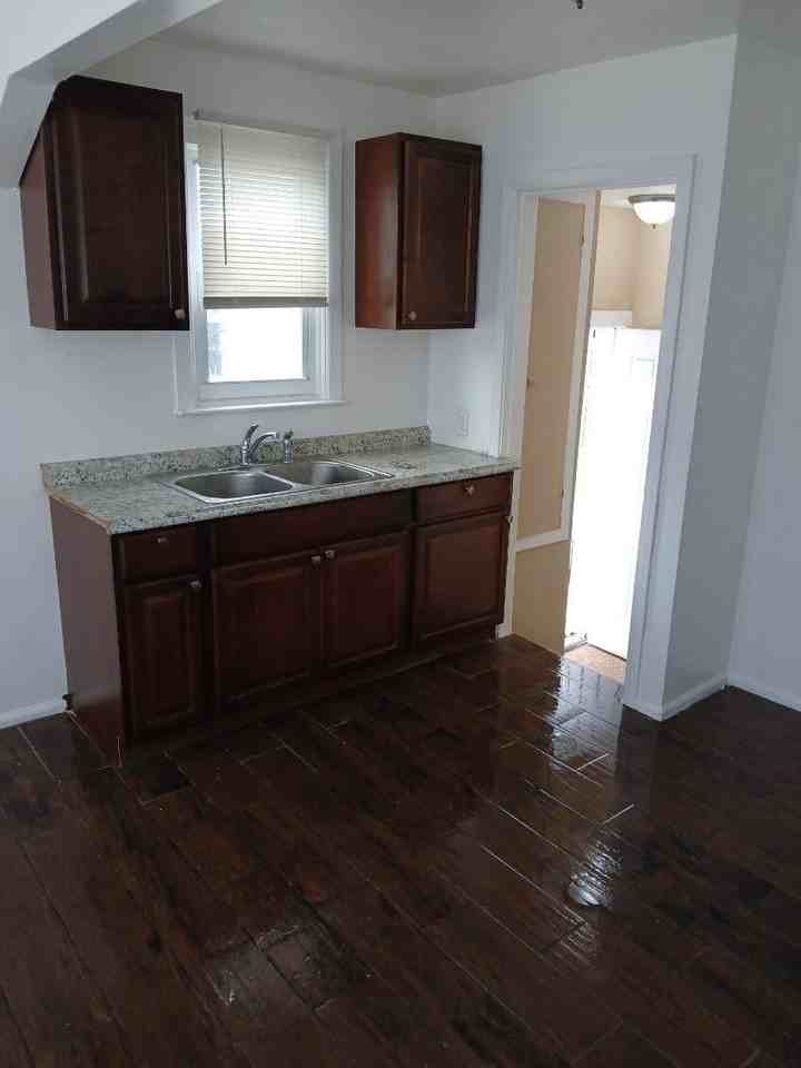 12075 Rossiter St - Photo 4 of 9