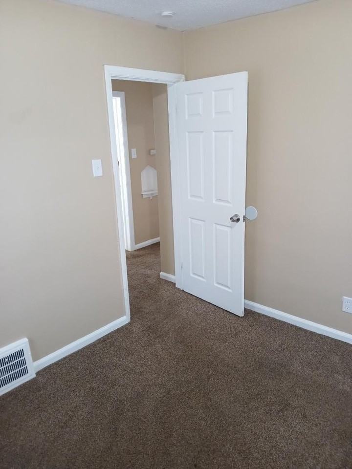 12075 Rossiter St - Photo 7 of 9