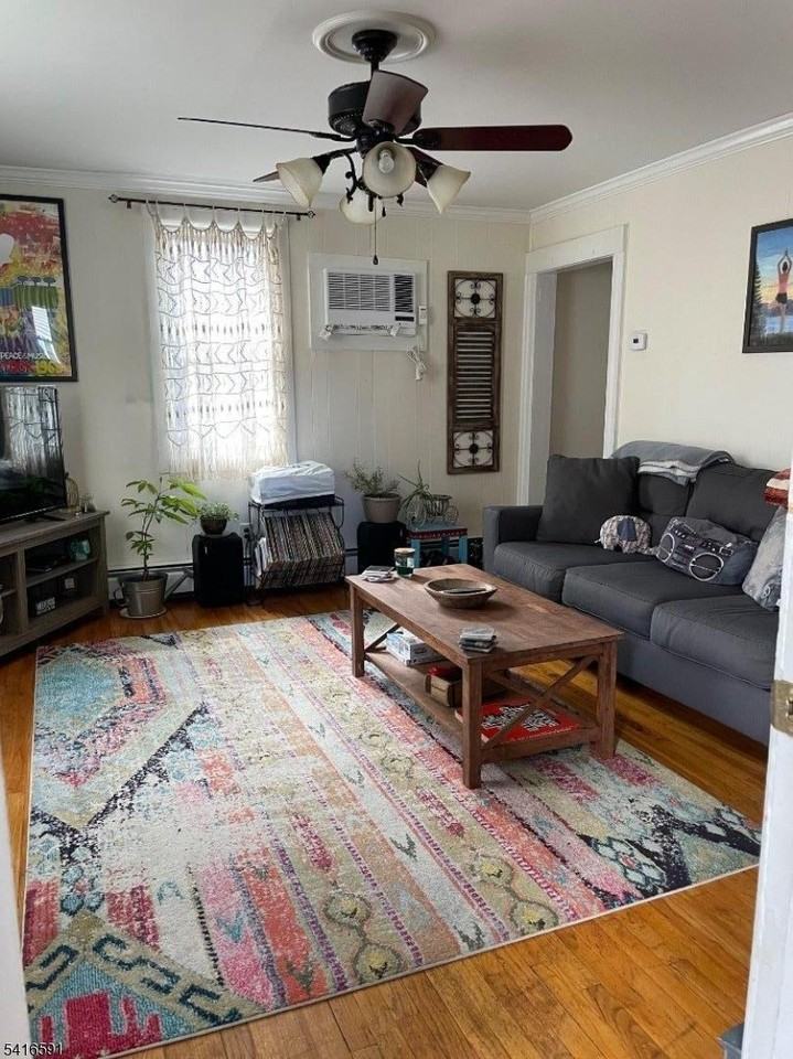 19 Cobb Pl - Photo 3 of 14