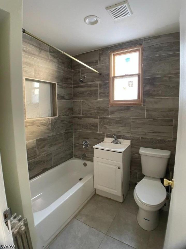 174 N 17th St #2 - Photo 2 of 14