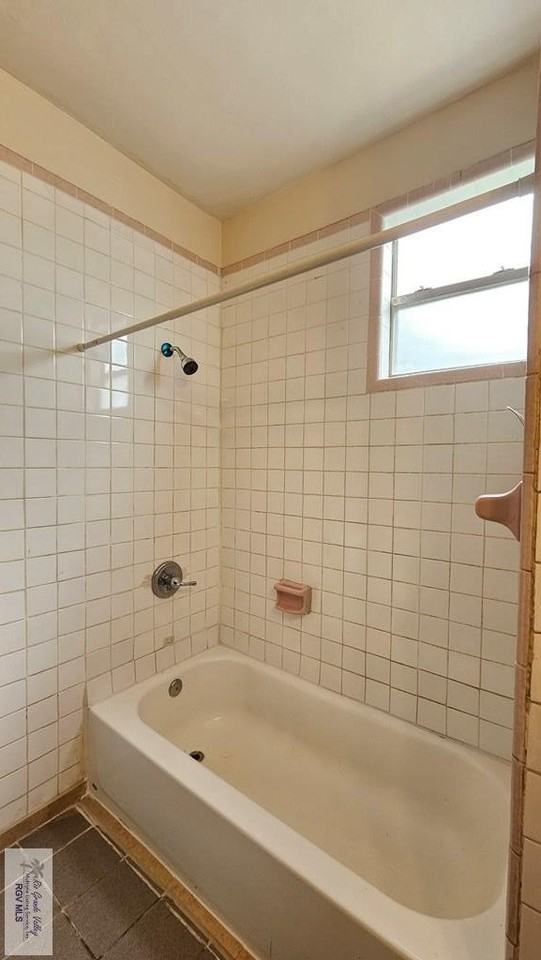 444 E Adams St - Photo 6 of 9