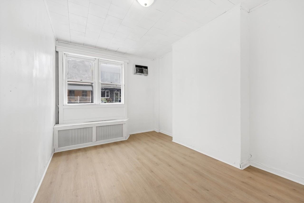 319 5th St #1 - Photo 4 of 14