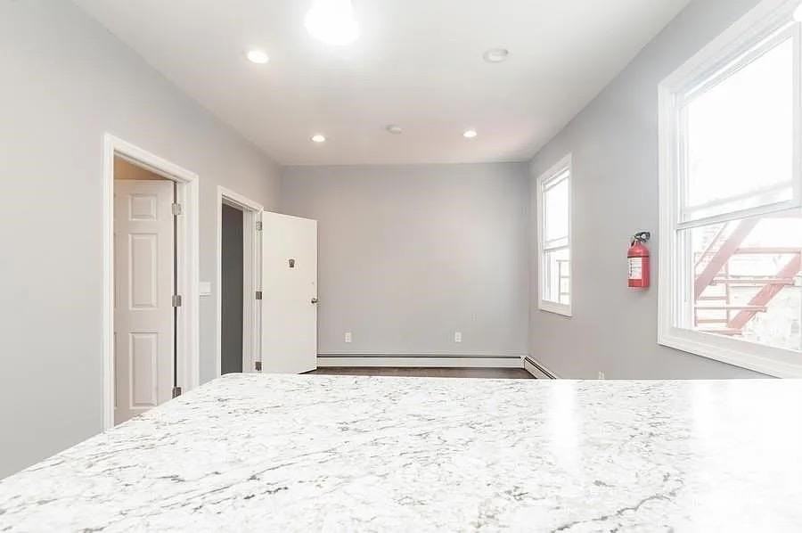 705 8th St #2 - Photo 4 of 30