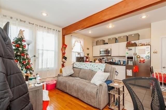 17 Chase Ct #1R - Photo 2 of 4