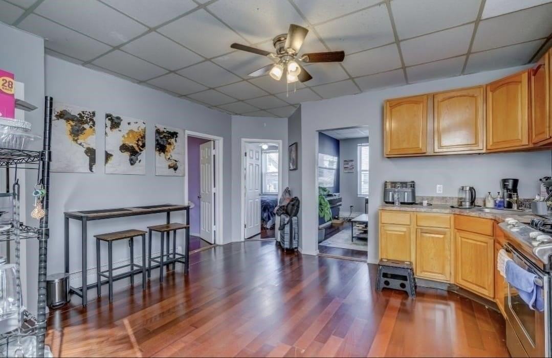 128 W 20th St #2R - Photo 2 of 9